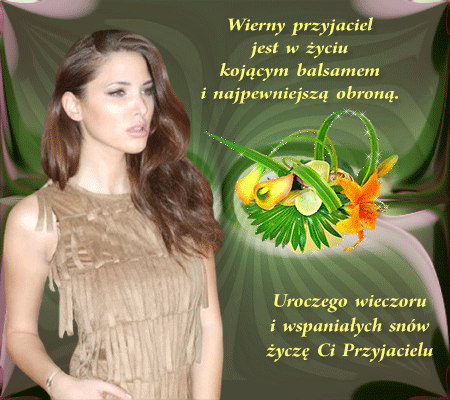 Kobieta wśród kwiatów miłego wieczoru